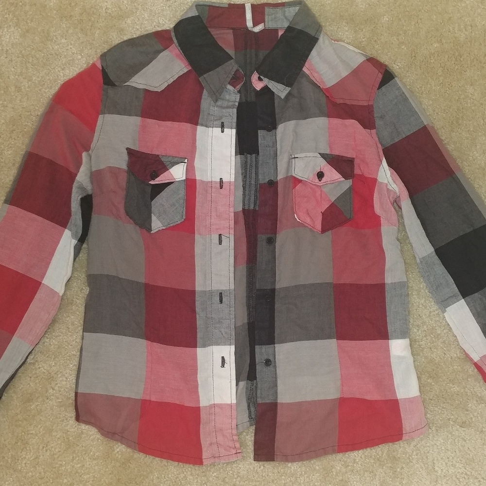 Checkered long-sleeved button up